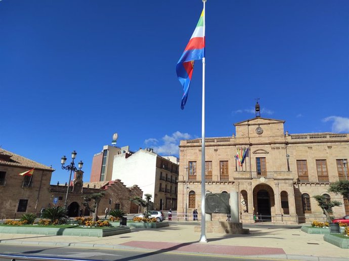 Archivo - Plaza del Ayuntamiento de Linares