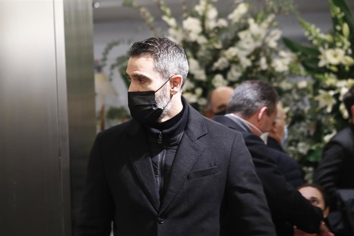 Archivo - El exjugador del Real Madrid y expresidente del Málaga, Fernando Sanz, a su llegada a la capilla ardiente con los restos mortales de Paco Gento, en el palco de honor del Estadio Santiago Bernabéu el 18 de enero de 2022, en Madrid (España). 