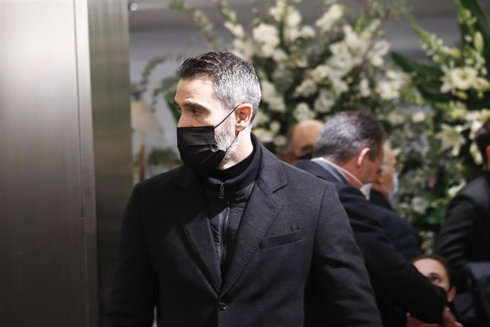 Archivo - El exjugador del Real Madrid y expresidente del Málaga, Fernando Sanz, a su llegada a la capilla ardiente con los restos mortales de Paco Gento, en el palco de honor del Estadio Santiago Bernabéu el 18 de enero de 2022, en Madrid (España). 