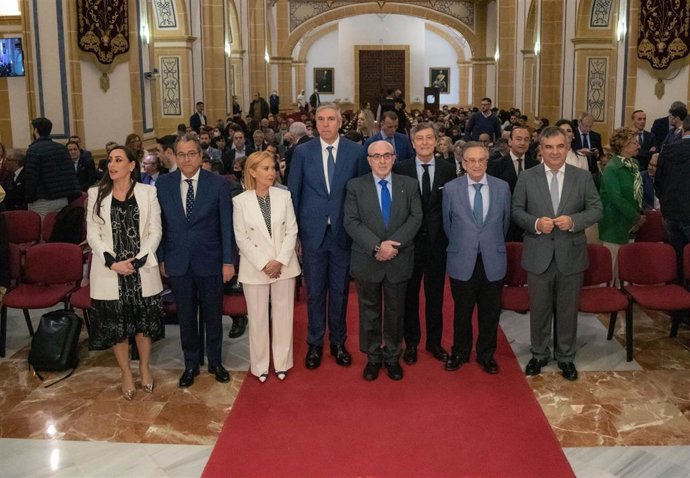Foto de familia de la presentación de la Cátedra Internacional de la Empresa Familiar UCAM-Amefmur