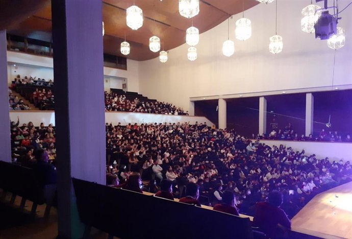 Público en un concierto didáctico de la OCG