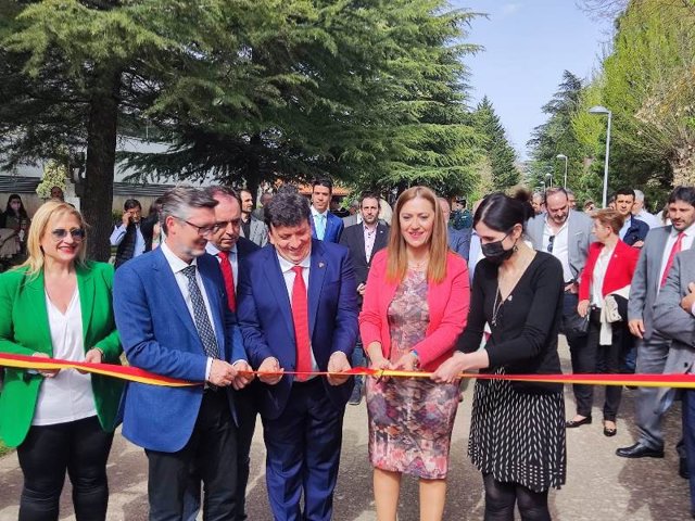 De izda a dcha, De Gregorio, Arranz, Cedazo y Barcones inauguran la XVIII Feria Venalmazán en Almazán (Soria).