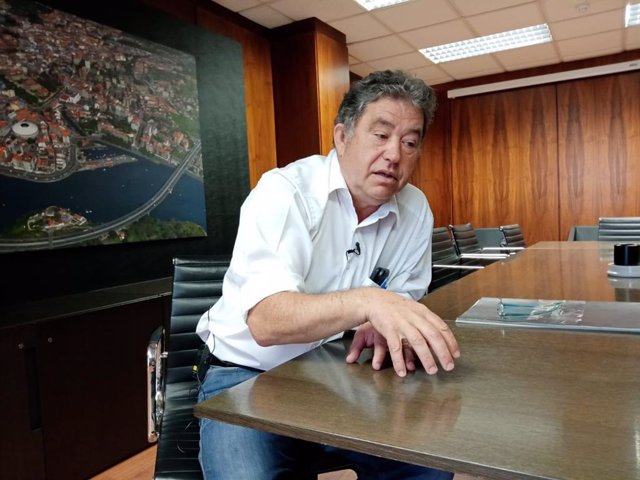 Archivo - El alcalde de Pontevedra, Miguel Anxo Fernández Lores, en una entrevista en Europa Press