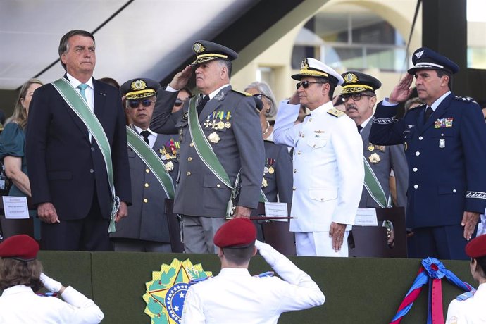 El presidente, Jair Bolsonaro, durante el desfile por el Día de las Fuerzas Armadas en Brasil.
