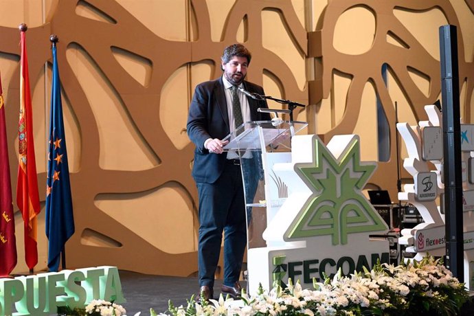 EL presidente de la Comunidad, Fernando López Miras, en la clausura de la XXXVII Asamblea General de la Federación de Cooperativas Agrarias de Murcia (Fecoam)