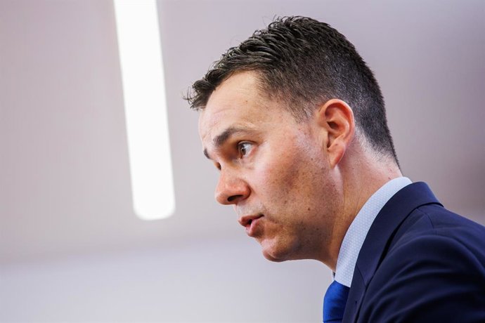El portaveu del PSOE al Congrés, Héctor Gómez, en una roda de premsa prvia a una Junta de Portaveu, al Congrés dels Diputats, a 26 d'abril de 2022, a Madrid (Espanya).