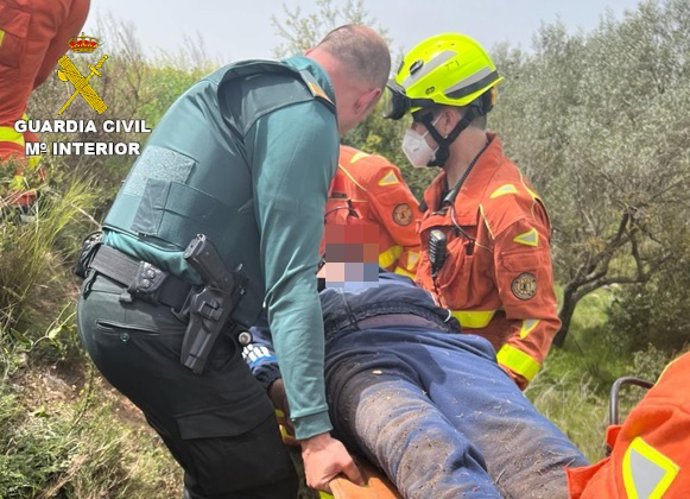 Rescatan a un hombre que había caído por un barranco tras desorientarse en Aielo de Malferit