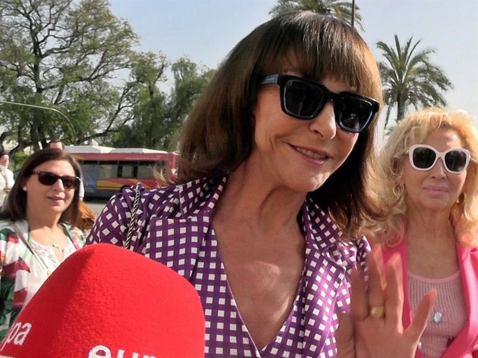 MARI ÁNGELES GRAJAL