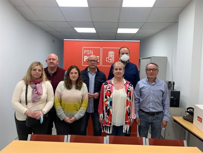 Carlos Gimeno (centro), elegido secretario general de la Asamblea Socialista de Tudela.