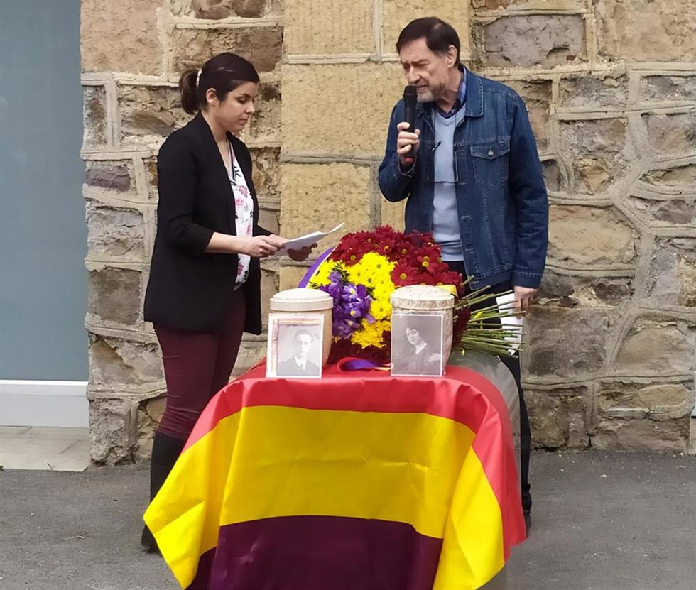PSE-EE colabora con la familia de un represaliado de la Guerra Civil para traer sus restos a Barakaldo