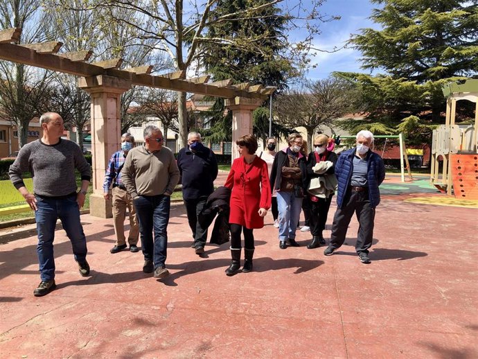La concejal de Medio Ambiente y Desarrollo Sostenible, María Sánchez, en su visita al vallisoletano Barrio de las Flores