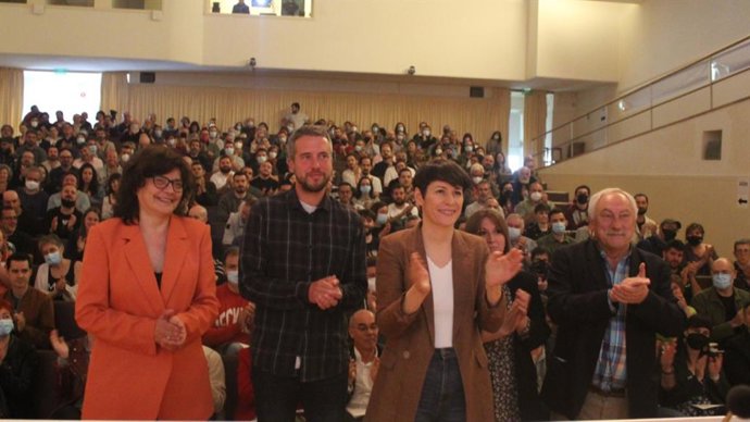 A portavoz do BNG, Ana Pontón, participa nun encontro con representantes municipais da organización