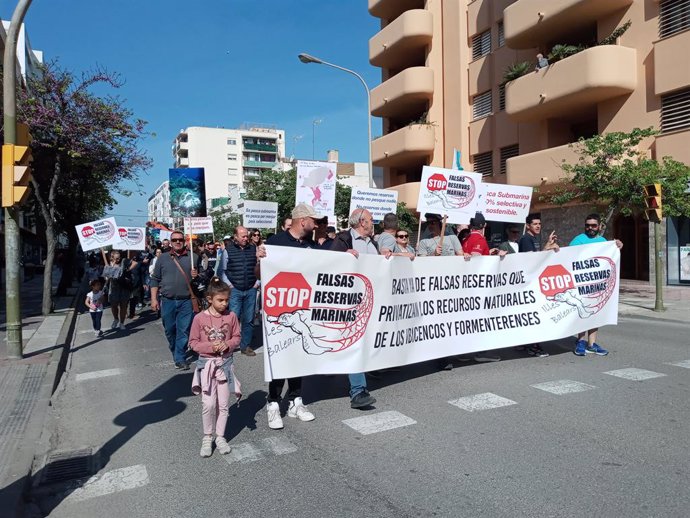 El colectivo de la pesca recreativa y submarina protesta en Ibiza contra las intenciones del Govern de crear dos nuevas reservas marinas en la Isla