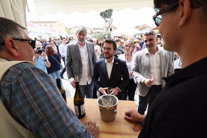 El presidente de la Generalitat, Pere Aragons, en la inauguración de la 27 Fira del Vi de Falset (Tarragona)