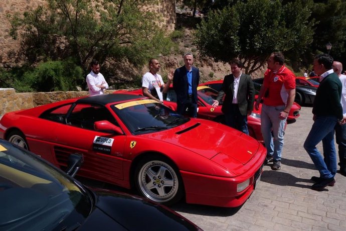 Los Ferrari visitan Énix