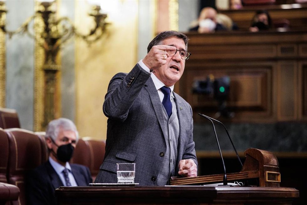 Archivo - El diputado del PSOE, Patxi López, interviene en una sesión plenaria en el Congreso de los Diputados, a 30 de noviembre de 2021.