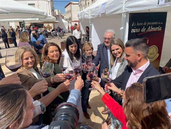 Crespo pide potenciar el sector andaluz del vino