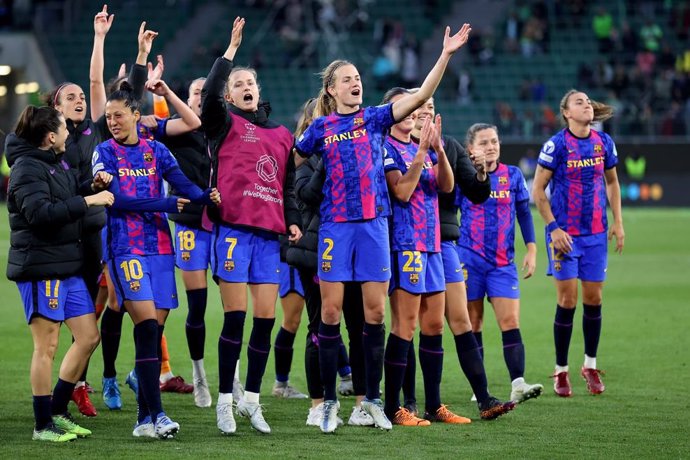 Las jugadoras del FC Barcelona celebran su pase a la final de la Liga de Campeones Femenina 2021-2022