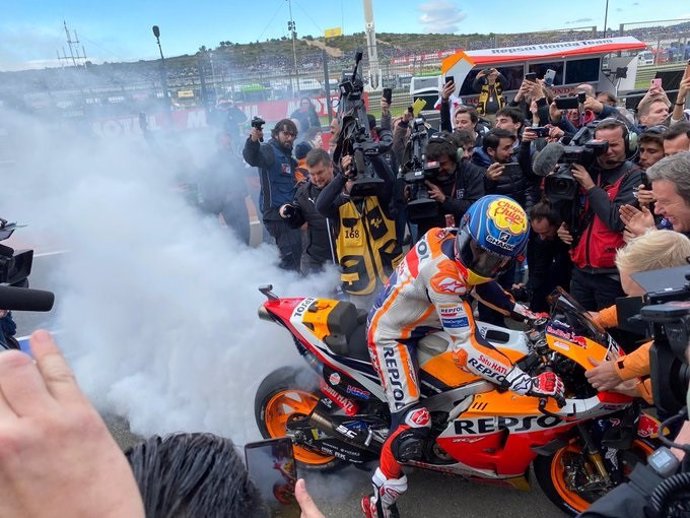 Archivo - Jorge Lorenzo tras su última carrera de MotoGP en el Gran Premio de la Comunitat Valenciana 2019