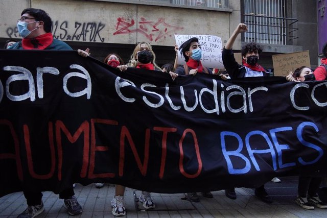 Estudiantes en una manifestación en Chile