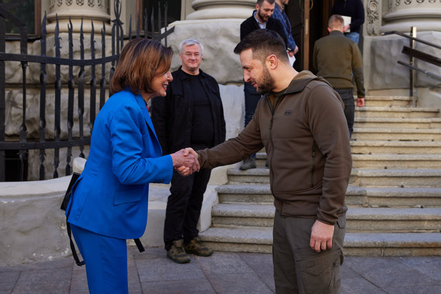 HANDOUT - 01 May 2022, Ukraine, Kiev: Ukrainian President Volodymyr Zelensky (R) receives Speaker of the United States House of Representatives Nancy Pelosi