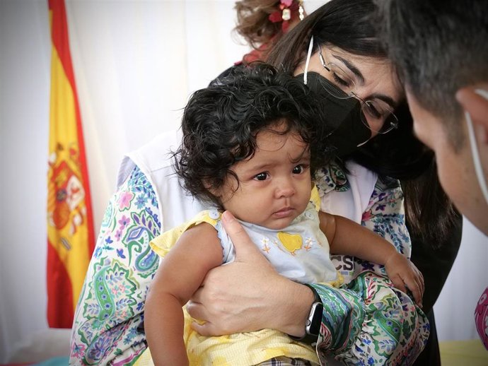 Archivo - Darias entrega en Teupasenti (Honduras) equipos de medición para el control de la desnutrición infantil