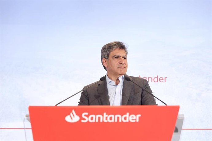 El consejero delegado de Santander, José Antonio Álvarez, interviene en una rueda de prensa para presentar los resultados del primer trimestre de 2022, en Ciudad Grupo Santander, a 26 de abril de 2022, en Boadilla del Monte, Madrid (España).