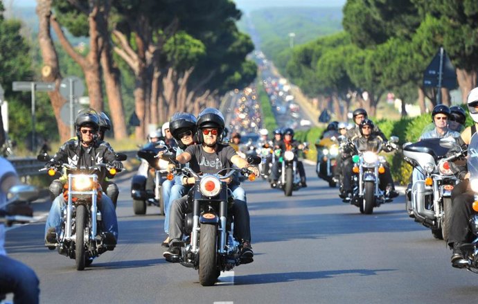 Archivo - Motos hacia el Gran Premio de Jerez en una imagen de archivo