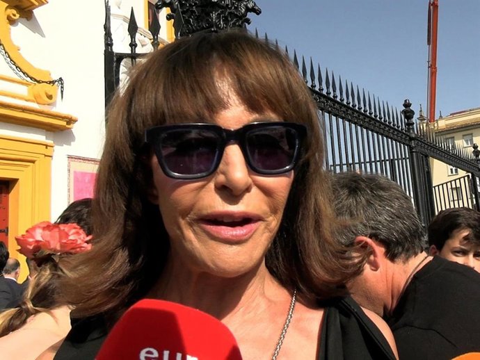 MARI ÁNGELES GRAJAL