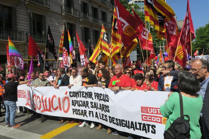 Capalera de la manifestació pel Dia dels Treballadors a Barcelona