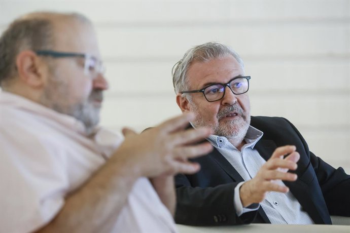 El director artístico de la Fundación de Les Arts, Jesús Iglesias Noriega (i) y el director general de la Fundación de Les Arts, Jorge Culla (d), durante una entrevista con Europa Press, en el Palau de les Arts. 