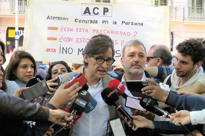 Salvador Illa y Jaume Collboni (PSC) en la manifestación del 1 de Mayo de 2022 en Barcelona