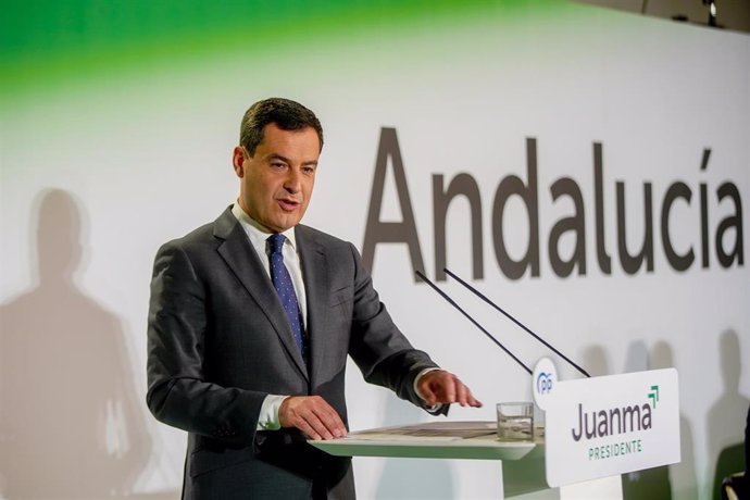 Intervención abierta a los medios del presidente del PP-A y de la Junta, Juanma Moreno, ante la Junta Directiva del PP-A a 26 de abril del 2022 en Sevilla (Andalucía, España)