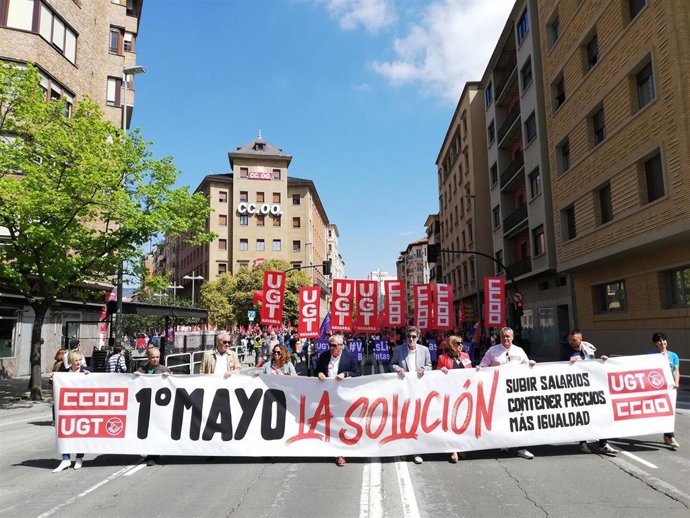 Manifestación de CCOO y UGT en Pamplona con motivo del 1 de Mayo.