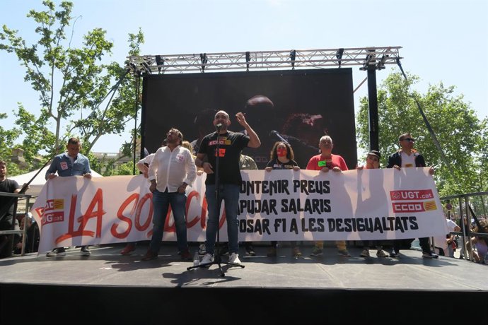 El secretari general de CC.OO. De Catalunya, Javier Pacheco,  en el discurs final de la manifestació pel Dia dels Treballadors a Barcelona