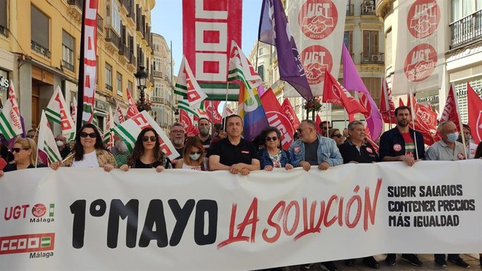 Manifestado del 1 de mayo de 2022 en Málaga capital, presidida por los líderes de CCOO y UGT en la provincia, Fernando M. Cubillo y Soledad Ruiz.