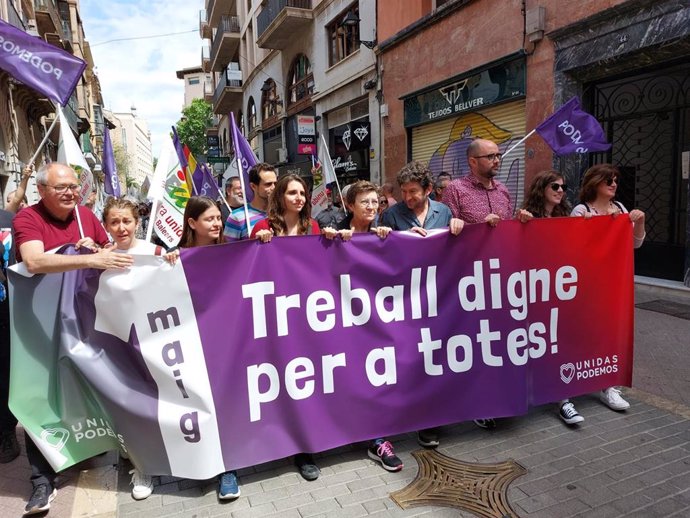 La coordinadora autonómica de Podemos Baleares y diputada de Unidas Podemos en el Congreso, Antnia Jover, participa en la manifestación del 1 de mayo organizada por CCOO y UGT en Palma.
