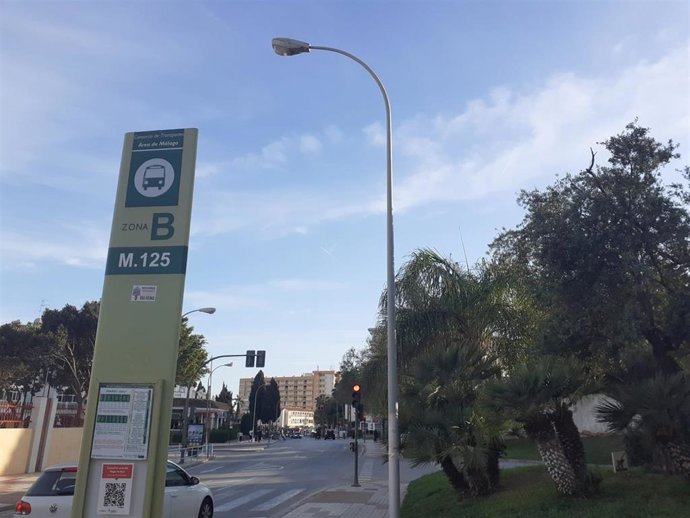 Parada de la ruta M-125 del Consorcio de Transportes a su paso por Torremolinos, donde se ha ampliado el número de paradas.