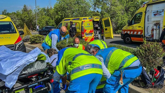 Grave una mujer de 40 años tras ser atropellada por un turismo en Boadilla del Monte.