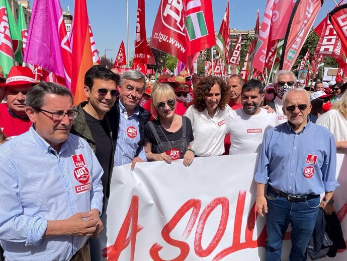 El secretario general del PSOE de Granada, Pepe Entrena, durante la manifestación del 1 de mayo.