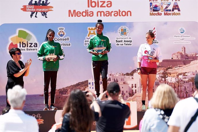 La etíope Takele Chernet pulveriza el récord del Ibiza Media Maratón