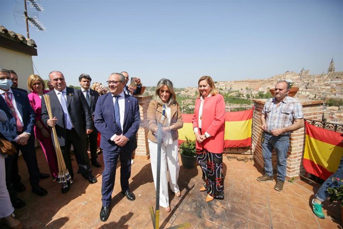 La alcaldesa de Toledo, Milagros Tolón, en la Romería del Valle.