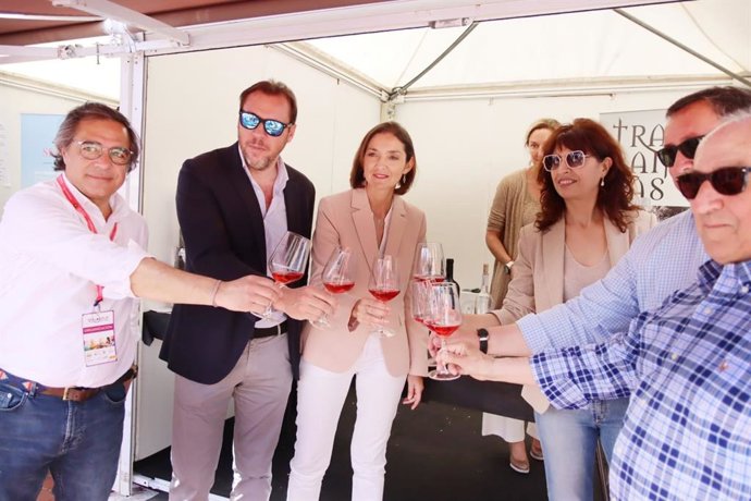 Puente (2 i), Maroto y Redondo, en una de las casetas.