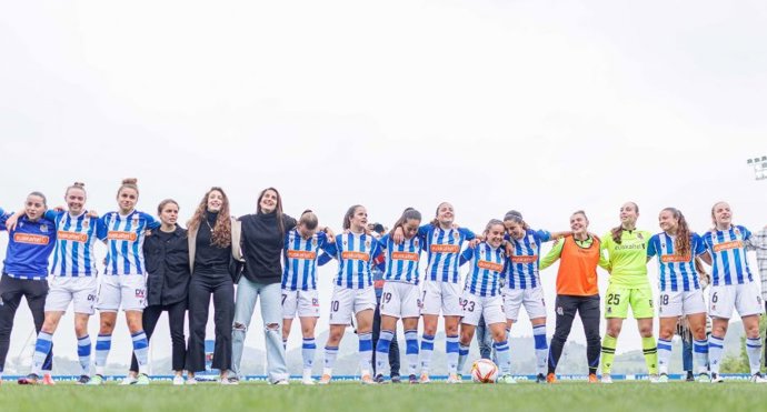 Las jugadoras de la Real Sociedad celebran su clasificación para la Liga de Campeones 2022-2023