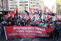 Una marcha "alternativa" recorre las calles de València ante el "descontento" con CCOO y UGT