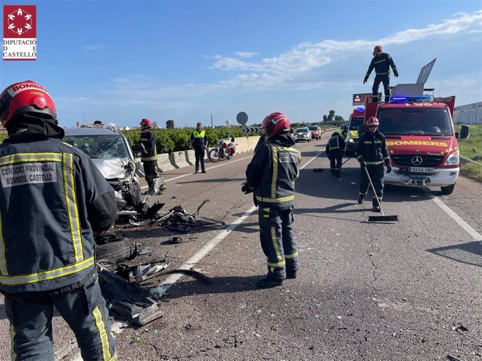 Cinco heridos en un accidente entre dos vehículos en Les Alqueries