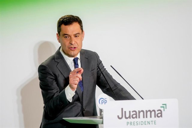 Intervención abierta a los medios del presidente del PP-A y de la Junta, Juanma Moreno, ante la Junta Directiva del PP-A a 26 de abril del 2022 en Sevilla (Andalucía, España) (Foto de archivo).