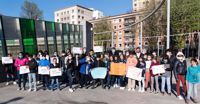 Escolares impulsan campaña contra el bullying en Bilbao