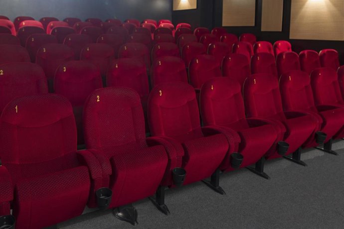 Archivo - Butacas de una sala de cine, imagen de recurso.