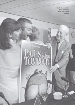 Imagen de la rueda de prensa de 'París-Tumbuctú' incluida en el libro 'Humor y erotismo. Berlanga a tamaño natural'